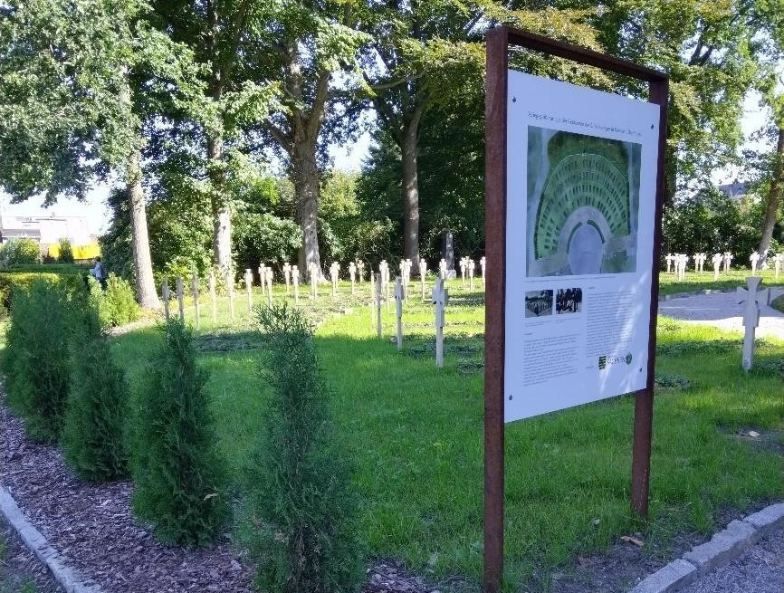 Kriegsgräberanlage Limbach-Oberfrohna 6a.jpg