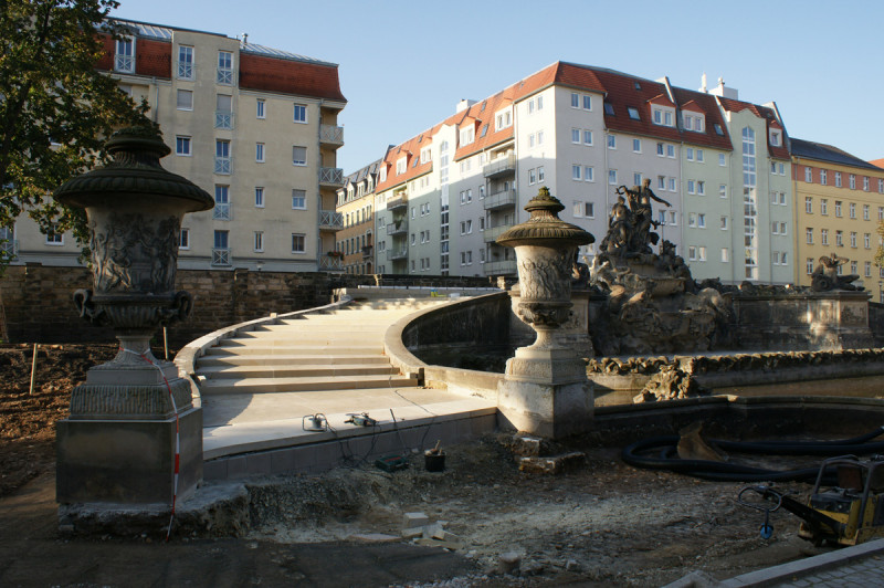 NeptunBrunnen 03.jpg